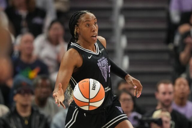 All-Stars Ft contra todas as taxas. Kayla Thornton

