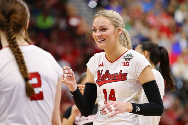 Ally Batenhorst fala sobre sua experiência no Nebraska Volleyball (Fonte da imagem: Getty)