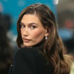 Ame os saltos Gatito de Hailey Bieber? Pregue o estilo por US $ 38