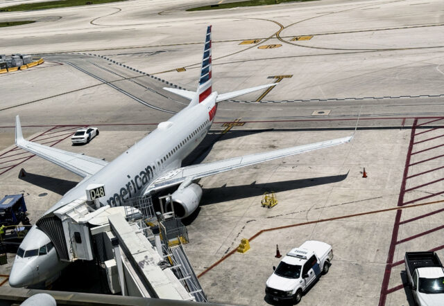 American Airlines evacue por já pena depois da decoração

