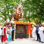 Amit Pohwa Bajirao em Naude nua