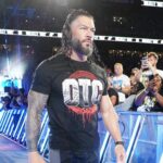 Analista da WWE, Roman Reigns tem um emprego despretensioso depois de retornar ao RAW, que quebrou os registros de bilheteria