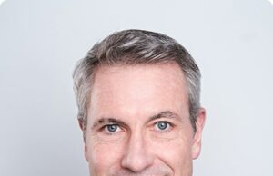 Andy Byron, CEO da Astrônomo, renuncia depois de ficar preso no Coldplay Kiss Cam com o gerente de RH Andy Byron, 50, capturado na câmera do concerto que se reuniu com o gerente de RH da empresa, Kristin Cabot, é revelado para se afastar da empresa depois de ser colocado em licença na sexta -feira