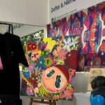 Ao contrário de outros, este concerto apresenta uma exposição de arte visual e trabalho urbano contemporâneo