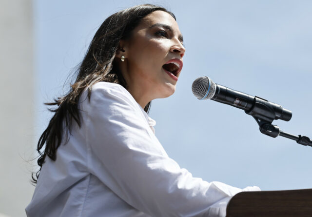 AoC adverte sobre a explosão de gelo "depois que a conta de Trump passar

