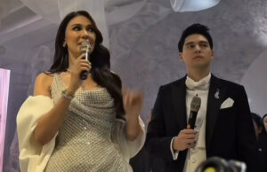 Apenas! Gerenciamento de decoradores de Famos, recepção maia-maxima de Luna em Yakarta é um matriz do Tenis Court Apenas! Gerenciamento de decoradores de Famos, recepção maia-maxima de Luna em Yakarta é um matriz do Tenis Court