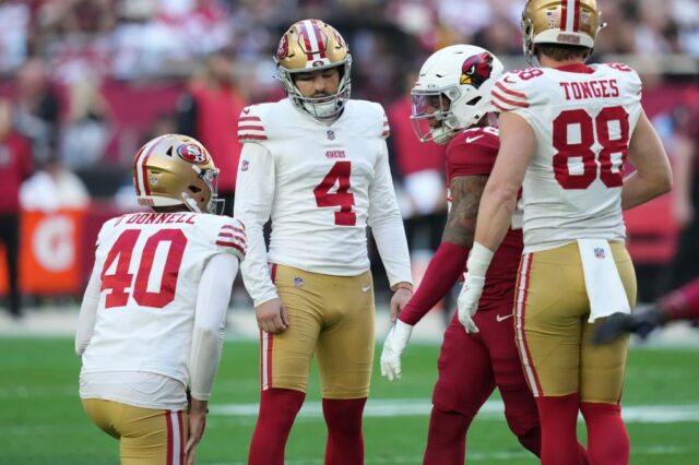 O técnico do San Francisco 49ers, Kyle Shanahan, fala após o primeiro campo de treinamento no estádio Levi's em Santa Clara, Califórnia, na quarta -feira, 23 de julho de 2025, (NHAT V. Meyer/Bay Area News Group)