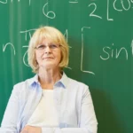 Aposentadoria anterior para professores? Zus explica quais condições devem ser cumpridas