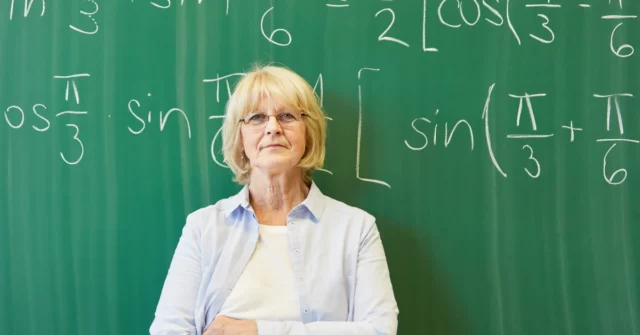 Aposentadoria anterior para professores? Zus explica quais condições devem ser cumpridas

