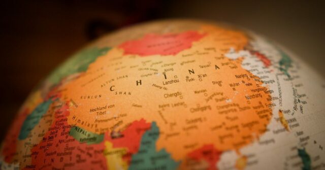 Taxas de importação chinesa | China vista em um globo de desktop