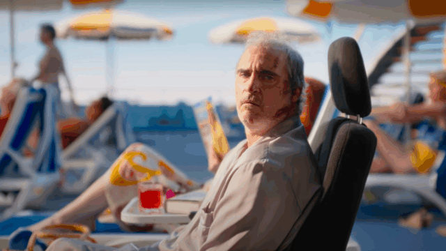 Ari Aster diz que seu pai sugeriu parar de escrever seus filmes depois de "Beau está medo"

