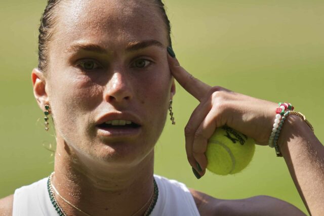Aryna Sabalenka, da Bielorrússia, reage a Amanda Anisimova dos Estados Unidos durante o Campeonato de Tênis de Wimbledon em Londres na quinta -feira, 10 de julho de 2025.