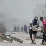 As autoridades empurraram os manifestantes para a lagoa. Balanço sombrio de protesto
