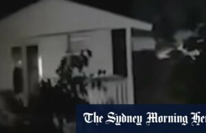 As câmeras varreram com pessoas ainda por dentro As câmeras varreram com pessoas ainda por dentro