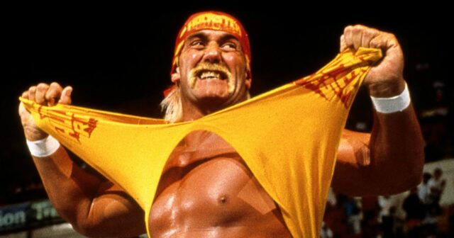 Hulk Hogan faz sua entrada durante uma partida, enquanto com a WWE em 28 de julho de 1991 em Connecticut. 