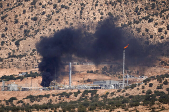 Ataques de drones queimam o acampamento de petróleo dos EUA no Iraque

