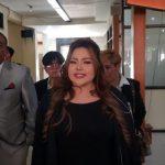 Ausente sem motivo aparente, a Polícia Regional do Java Ocidental ameaçou forçar Lisa Mariana a coletar pela força