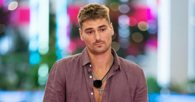 Love-Island-Austin-Nup_207595_02034