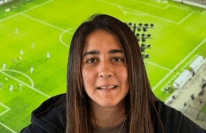 Aveka Singh, ex-Sub-17 India International, sinais dinamarqueses no lado secundário de Naestved HG Aveka Singh, ex-Sub-17 India International, sinais dinamarqueses no lado secundário de Naestved HG