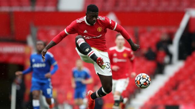 Axel Tuanzebi está processando o Manchester United por negligência clínica - relatórios

