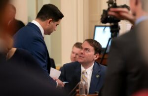 Barabak: Anexos dos democratas do estado ao silêncio dos legisladores do Partido Republicano revelam sua arrogância Barabak: Anexos dos democratas do estado ao silêncio dos legisladores do Partido Republicano revelam sua arrogância