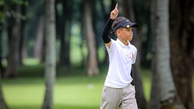 Jamie Barnes comemora a vitória número 4.