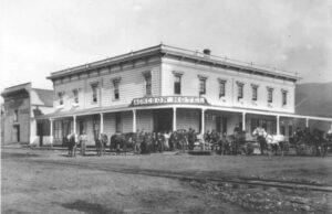 Berkeley, um olhar para trás: os membros da igreja pedem o fechamento das lojas aos domingos Berkeley, um olhar para trás: os membros da igreja pedem o fechamento das lojas aos domingos