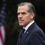 Biden baixado em George Clooney, Jake Tapper, Pod Save America, Dems