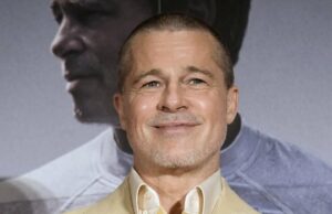 Brad Pitt parece irreconhecível na dramática peruca loira para um novo projeto GetTyimages-2221770201 Brad Pitt parece irreconhecível na dramática peruca loira para um novo projeto