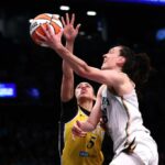 Breanna Stewart saiu da partida de sábado.