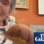 Mulher de 95 anos mostra seu vídeo de coleção Jellycat