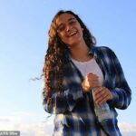 Emily Damari estava entre os três reféns divulgados em janeiro, como parte de um acordo de armas mais amplo entre Israel e Hamas após meses de negociações