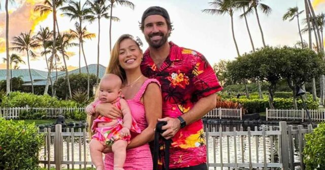 A filha de 8 meses -do surfista Tia Blanco ainda não é um 'bebê de água': não é 'não é assim na hora do banho'