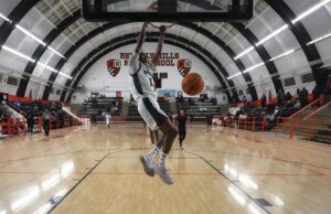 “Bronny (James)” “” Brandon Jennings em esteróides “: os fãs de argola reagem ao desempenho do ataque de Jason Crowe Jr. Comentários sobre o desempenho de 37 pontos de Jason Crowe Jr.