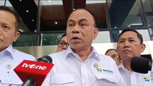 Budi Arie pede a todas as partes que facilitem a formação e operação dos kopdes vermelhos e brancos.

