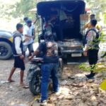 Café da manhã com frango em Kupang, a polícia garante 12 motocicletas e 2 frango