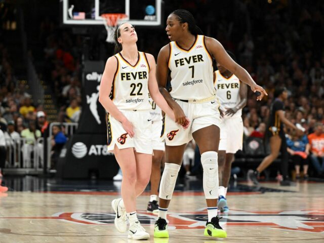 Caitlin Clark Atualização de lesão: Stephanie White lida com a saída de guardas de fogueira e eyeed de lágrima do jogo

