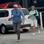 Caitlyn Jenner teve uma grande perda nesta semana, quando sua mulher certa, Sophia Hutchins, 29 anos, morreu em 2 de julho. E no sábado de manhã, Jenner foi descoberto com a mãe de Sophia enquanto ele estava em Malibu