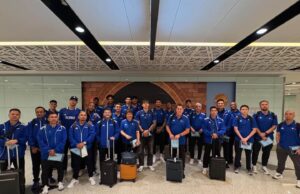 Calvin Ofana voa com Gilas Pilipinas para a Copa Asiática da FIBA Gilas Pilipinas chega à cidade da Arábia Saudita grave em frente à Copa Asiática da FIBA.