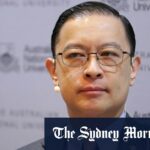 Lembong (em camisa azul) em Jacarta em 2015, com o próximo ministro Malcolm Turnbull e Joko Widodo, a Indonésia é então presidente.