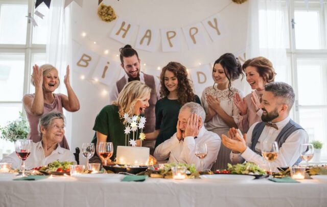 Caro Abby: Planejo uma surpresa para meu marido - mas seus filhos virão?

