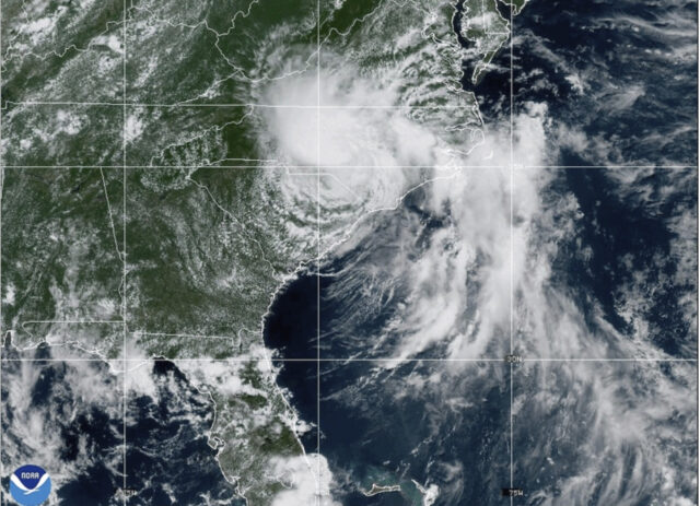 Carolina do Norte nas preocupações de crescer como um caído enfraquece

