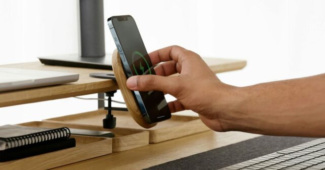 Carregador sem fio mais rápido que chega ao iPhone, mas eles ainda não compram um | Terceiro carregador qi2 de partido mostrado
