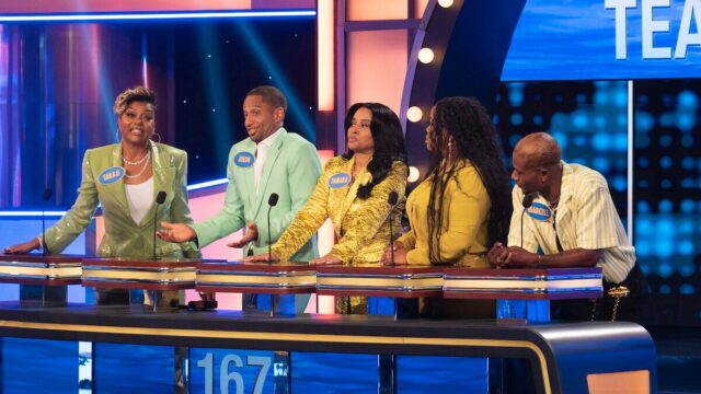 'Celebrity Family Feud' alcança a maior estréia do público em 3 anos com 4,16 milhões de espectadores exclusivos

