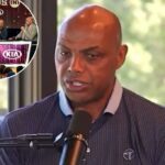 Charles Barkley fala com o microfone.