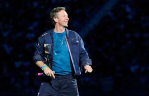 Chris Martin Chris Martin fornece um possível aviso de fã Craudor antes de “Jumbotron Song” no primeiro show de um incidente de vírus Chris Martin Chris Martin fornece um possível aviso de fã Craudor antes de "Jumbotron Song" no primeiro show de um incidente de vírus