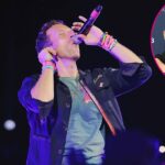 Chris Martin canta para a esposa de Lionel Messi, Antonella Roccuzzo