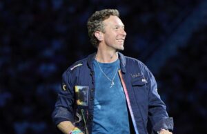 Chris Martin de Coldplay alerta os fãs sobre o Kiss Cam após escândalo do CEO Cam do concerto de beijo deixado ruim por que o mundo está obcecado com a história da câmara do beijo do Coldplay