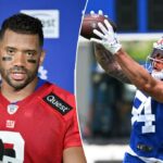 O New York Giants Tight End Theo Johnson pegando futebol durante o treinamento.