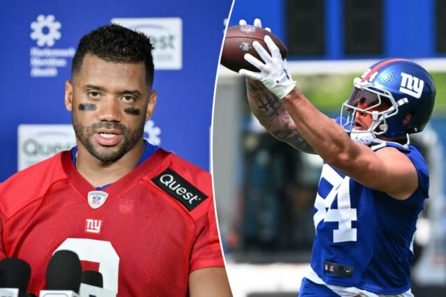 O New York Giants Tight End Theo Johnson pegando futebol durante o treinamento.